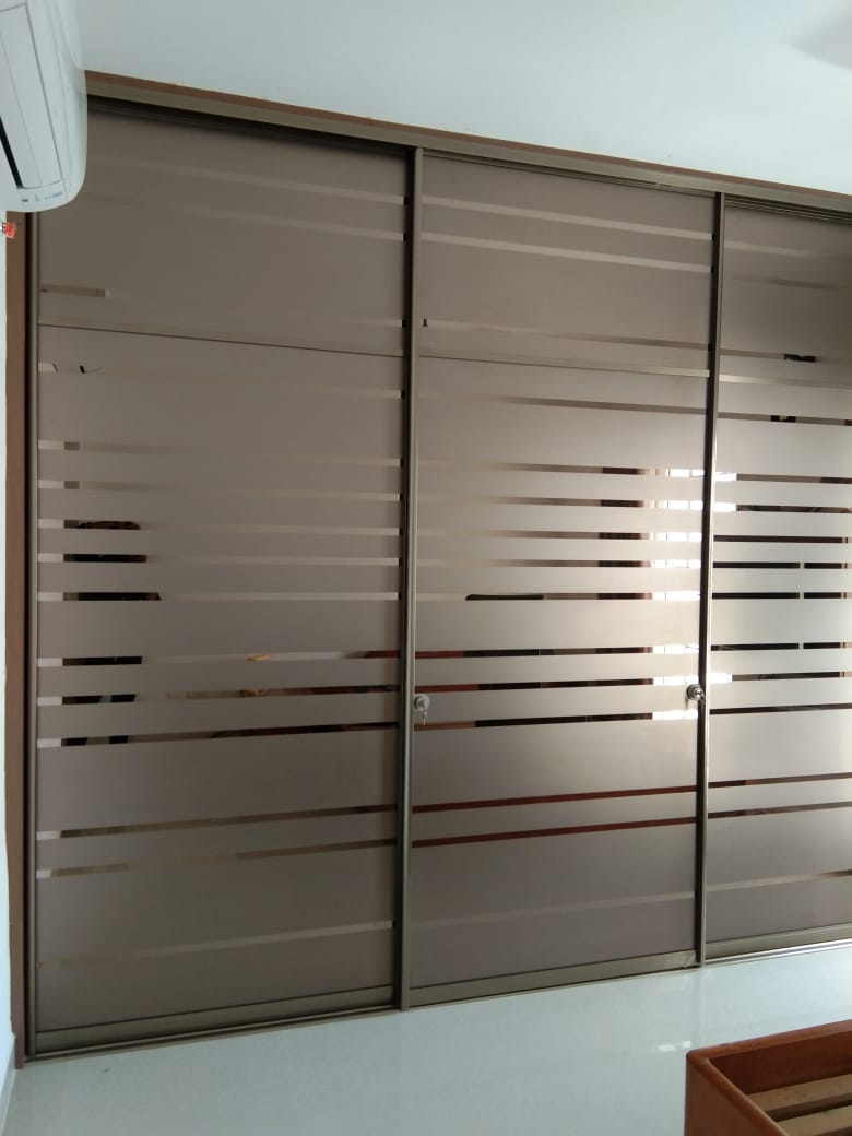 lowest-price-lacquer-glass-wardrobe-designs-in-gurgaon-gurugram-best-price-cheapest-price-glass-wardrobe-gurgaon-india